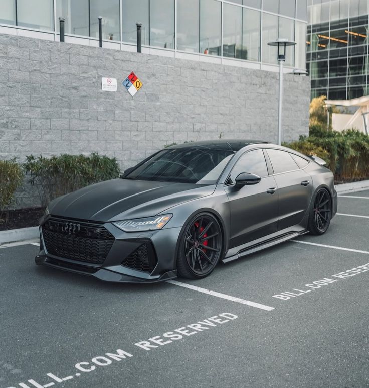 Audi modelis su mavas aksesuarai apdailomis