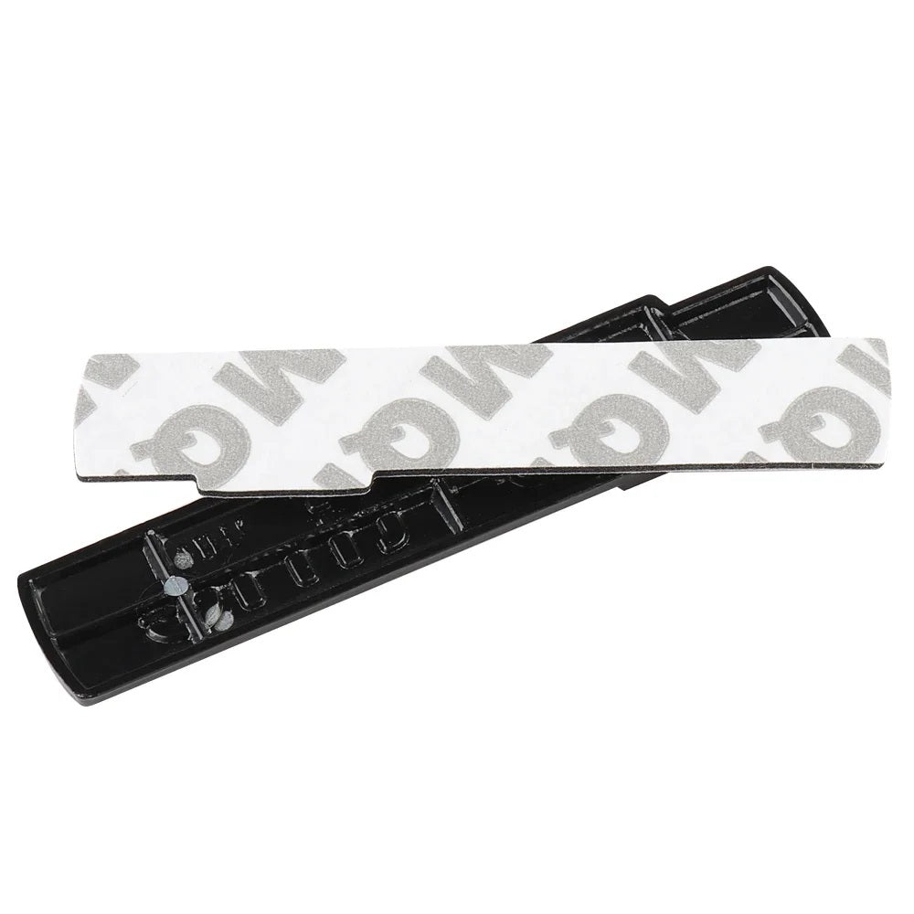 Audi S Line emblemos skirtos sparnams arba bagažinei juodos arba sidabrinės chrominės spalvos klijuojama lipuku iš kitos pusės