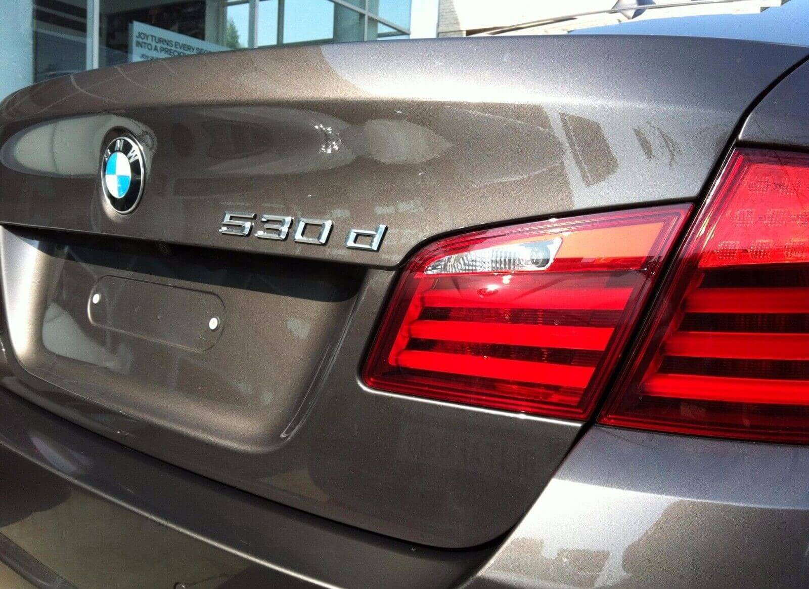 BMW Bagažinės 530d Emblema Sidabrinės Spalvos