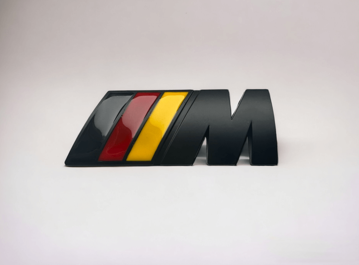BMW M Grotelių emblema juoda spalva