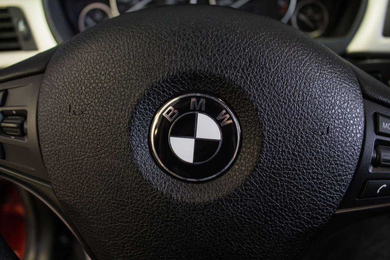 BMW Vairo Emblema Juoda Balta Pavyzdys